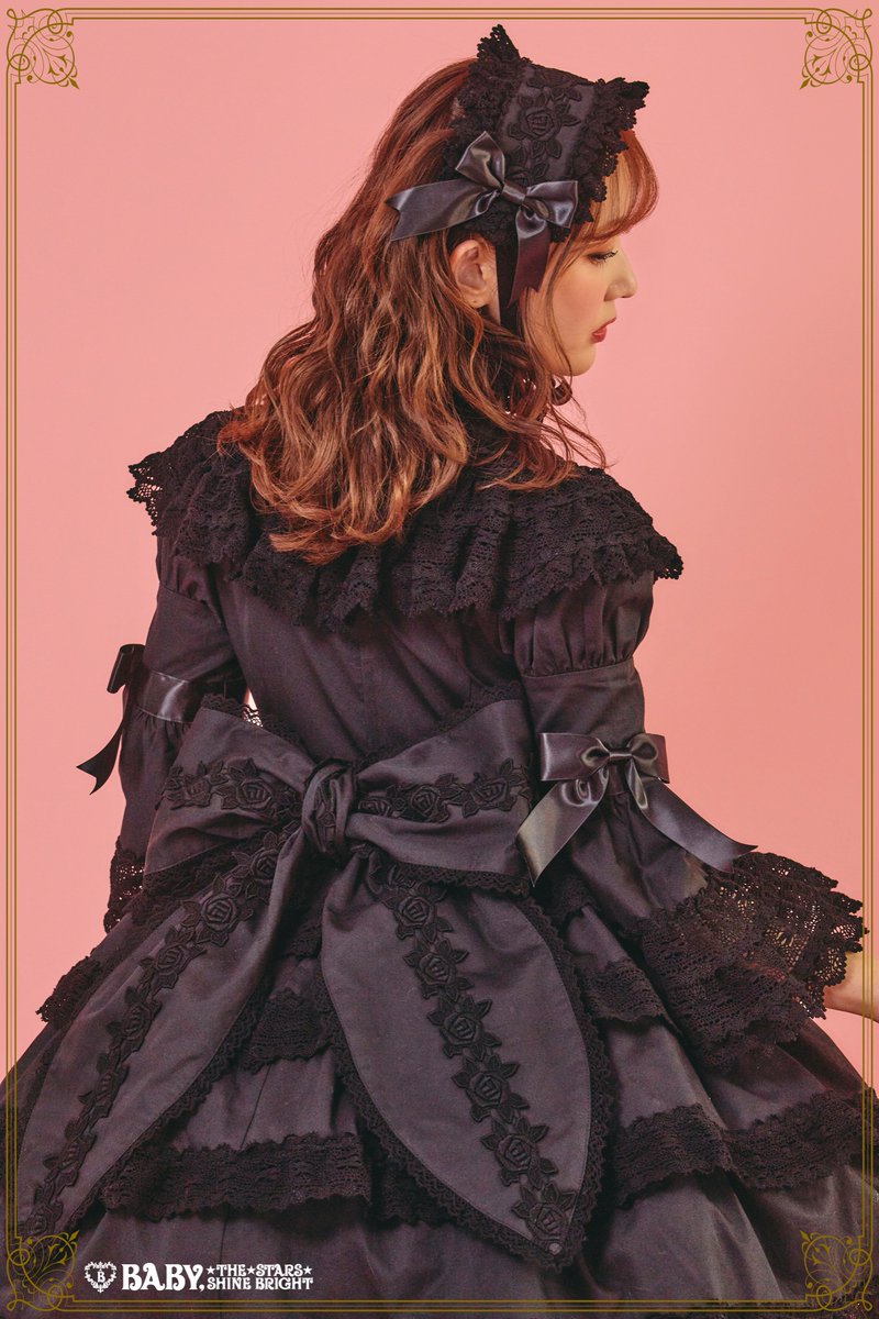 Baby The Stars エリザベスワンピース ヘッドドレスセット 59 400 税込 黒を菅野結以ちゃんにお召し頂きました たっぷりのトーションレースをふんだんにあしらったうっとりするような一着 見ごろと後ろリボンにあしらった大きなバラのケミカル Baby The Stars エリザベスワンピース ヘッドドレスセット 59 400 税込 黒を菅野結以ちゃんにお召し頂きました たっぷりのトーションレースをふんだんにあしらったうっとりするような一着 見ごろと後ろリボンにあしらった大きなバラのケミカル