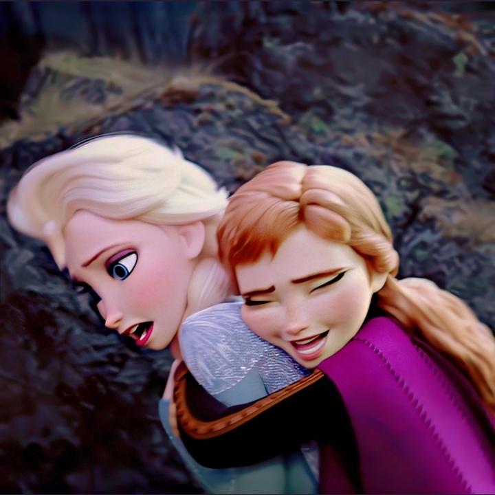 BringElsaHome's tweet photo. ❄️This is called the bonding between sisters and true love، When Anna leans on Elsa s chest, she feels warmth, tenderness and love, which makes her happy!!😓

When love is a gift from God!✨
#AnnaIsHerHome #BringElsaHome #Frozen2
#MakeElsaandAnnatogether
#Imakesisterstogether https://t.co/bTeqviwrXj