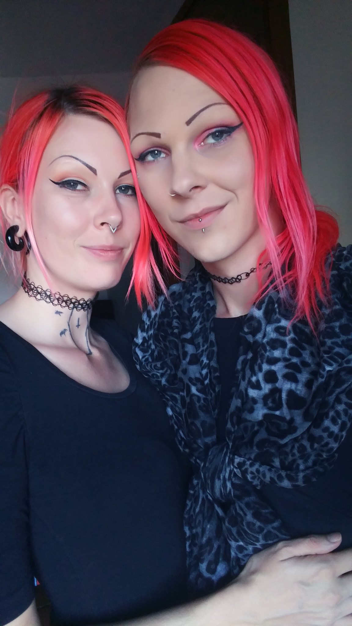 TW Pornstars - 1 pic. 🏆 ROBIN 'Mommy' COFFINS . Twitter. Twin appreciation post bcuz 👯💞. 2:06 AM