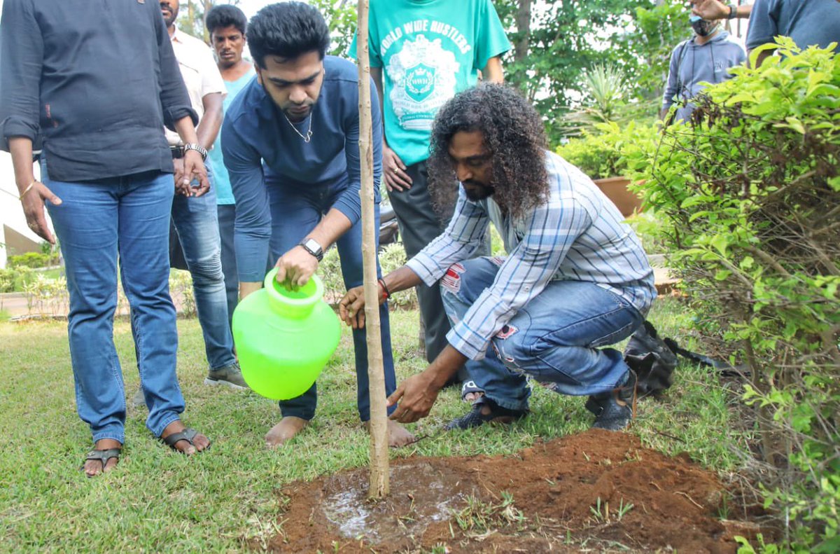 AKASHSTR19's tweet photo. Thalaivan @SilambarasanTR_ 😍😘 Planted trees in #Maanaadu shooting spot in memory of Legend 
@Actor_Vivek sir!

@vp_offl @sureshkamatchi 
@thisisysr @kalyanipriyan @iam_SJSuryah 
@Anjenakirti 
@johnmediamanagr @BlackSheepTamil https://t.co/PH4m4xDMMd