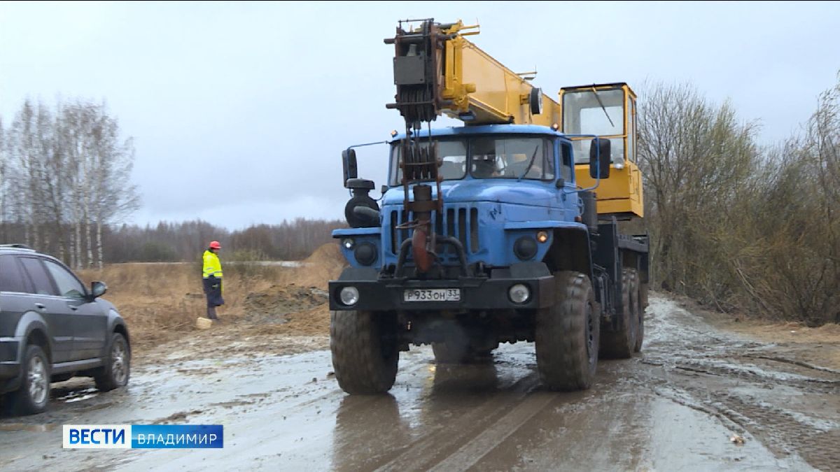 Во Владимирской области уже начались строительные работы по прокладке М-12, и пока они сопровождаются серьезным проблемами для местных дорог. vladtv.ru/society/122013/