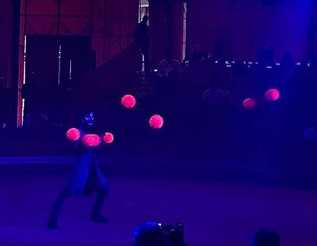 conconcool's tweet image. 👽重力を極めた男ビクトール・キー🗝
シルクドソレイユでも伝説となり、AGT審査員も最高のジャグラーと太鼓判。
彼の弟子が確か水平方向ジャグラー🤹‍♂️
youtu.be/svVH36CZ73c
美的センスや技量も評価に値するけれど、母国でのフィランソロピストとしての側面が1番好き💕
💗慈愛こそが人生最大の鍵🗝💐