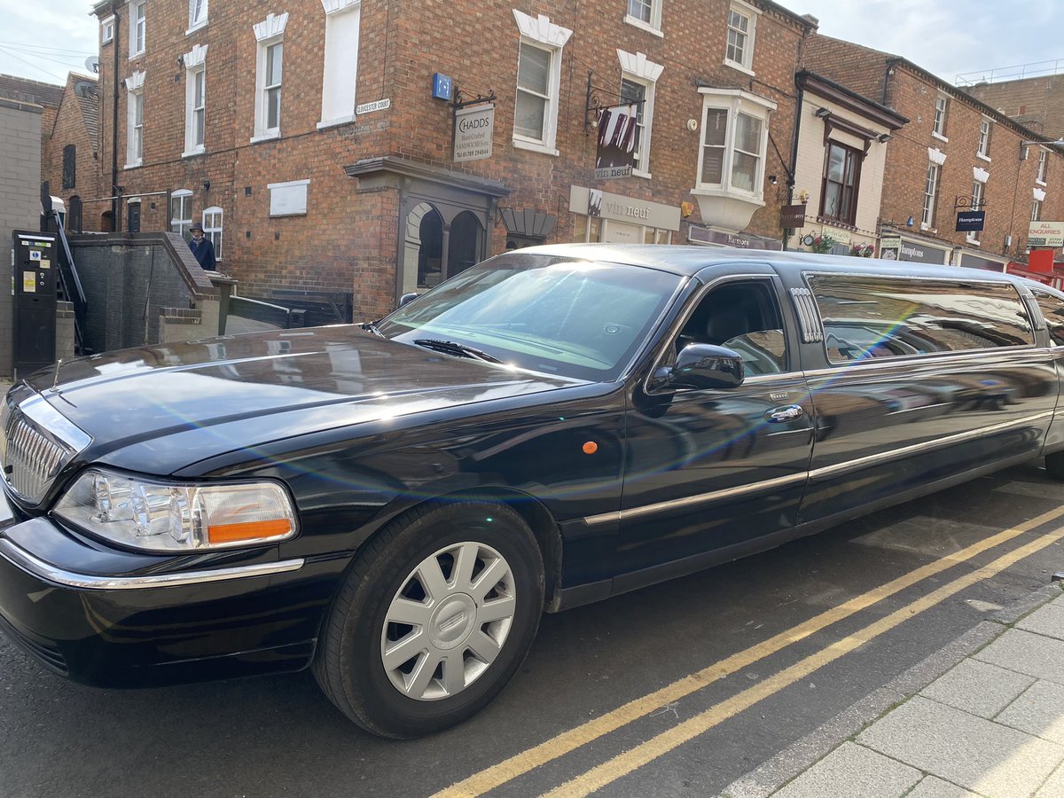 lux_limo's tweet photo. 8 seater limo in Stratford upon Avon for day out to Alton tower #altontowerlimohire https://t.co/zhgTzDdf5N