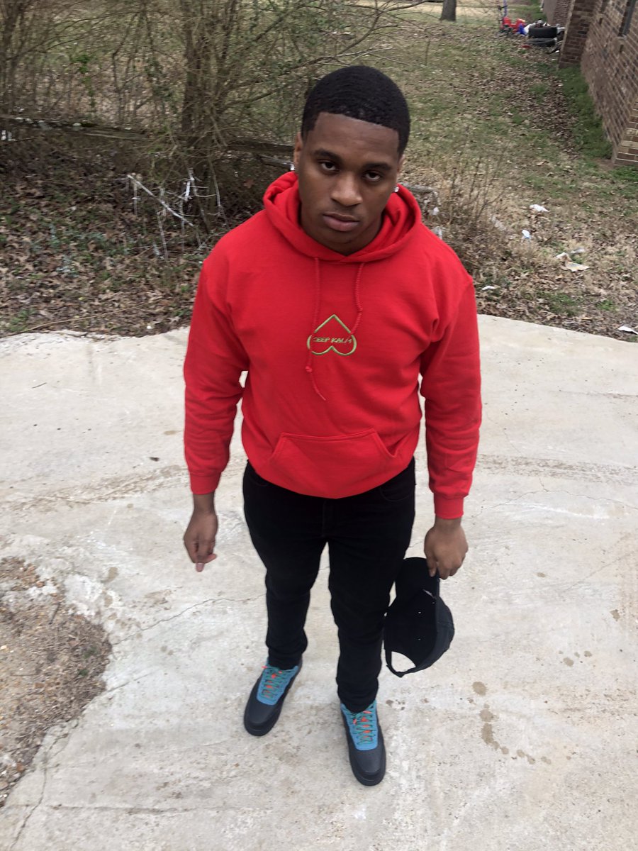 1hushmoney's tweet image. Crazy how Twitter haven’t seen my clothing, I’m tweaking #BlackBusiness #ceepkalm 🧘🏾‍♂️♟