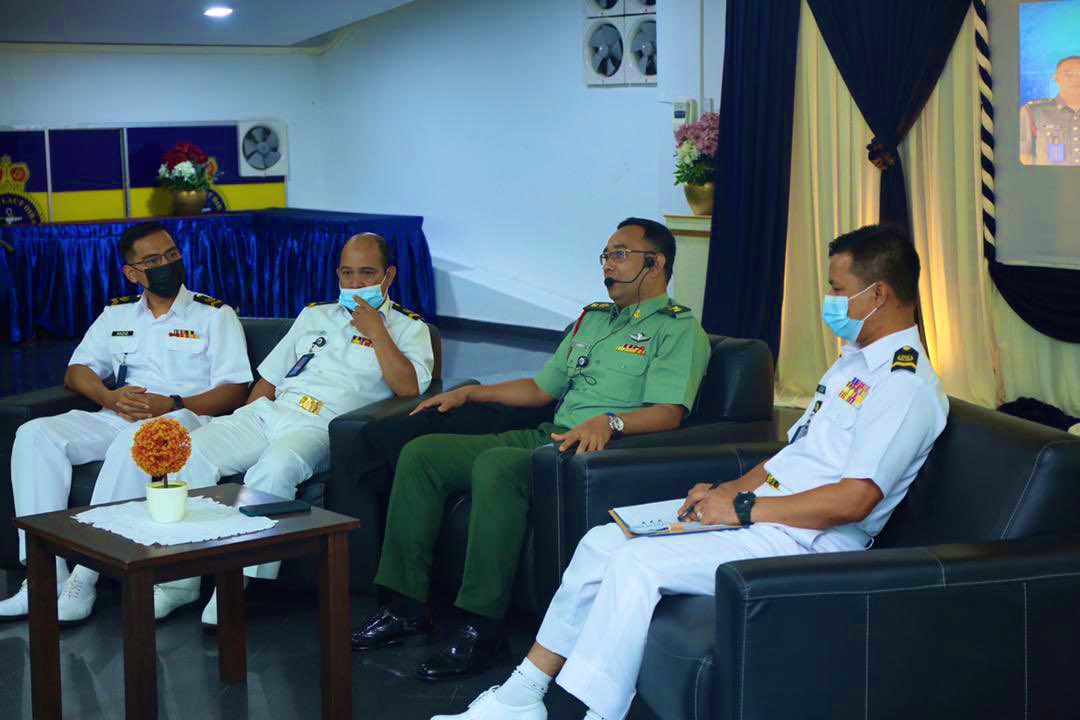 KBMkTL's tweet photo. Ceramah Ihya Ramadan Anjuran @KBMkTL telah disampaikan oleh Lt Kol Abdul Jabar bin Yusof, Pegawai Staf 1 Agama Markas Tentera Laut.
#BackBoneRMN
@PWTL_MuhdEizad
@kdsrigombak
@robin_7101
@mo_osis https://t.co/2EbBf5kK1w