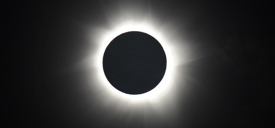 луна. включи свет лун. лунный пейзаж. светящаяся луна. луна светит.