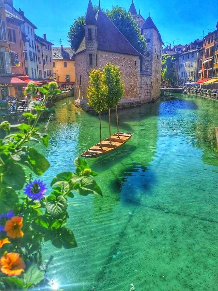 MassifDu's tweet photo. HAUTE-SAVOIE , ANNECY
#annecy #montagne #montagna #montaña #mountains #山 #berg #горы #планини #natur #bjerge #vuoret #βουνά #hegyek #bergen #fjellene #góry #france #Schnee #снег #montanhas #pegunungan #kalnai #планините #gunung #sun #hautesavoie #KoiKanOu74 https://t.co/OFS0IJiCoX