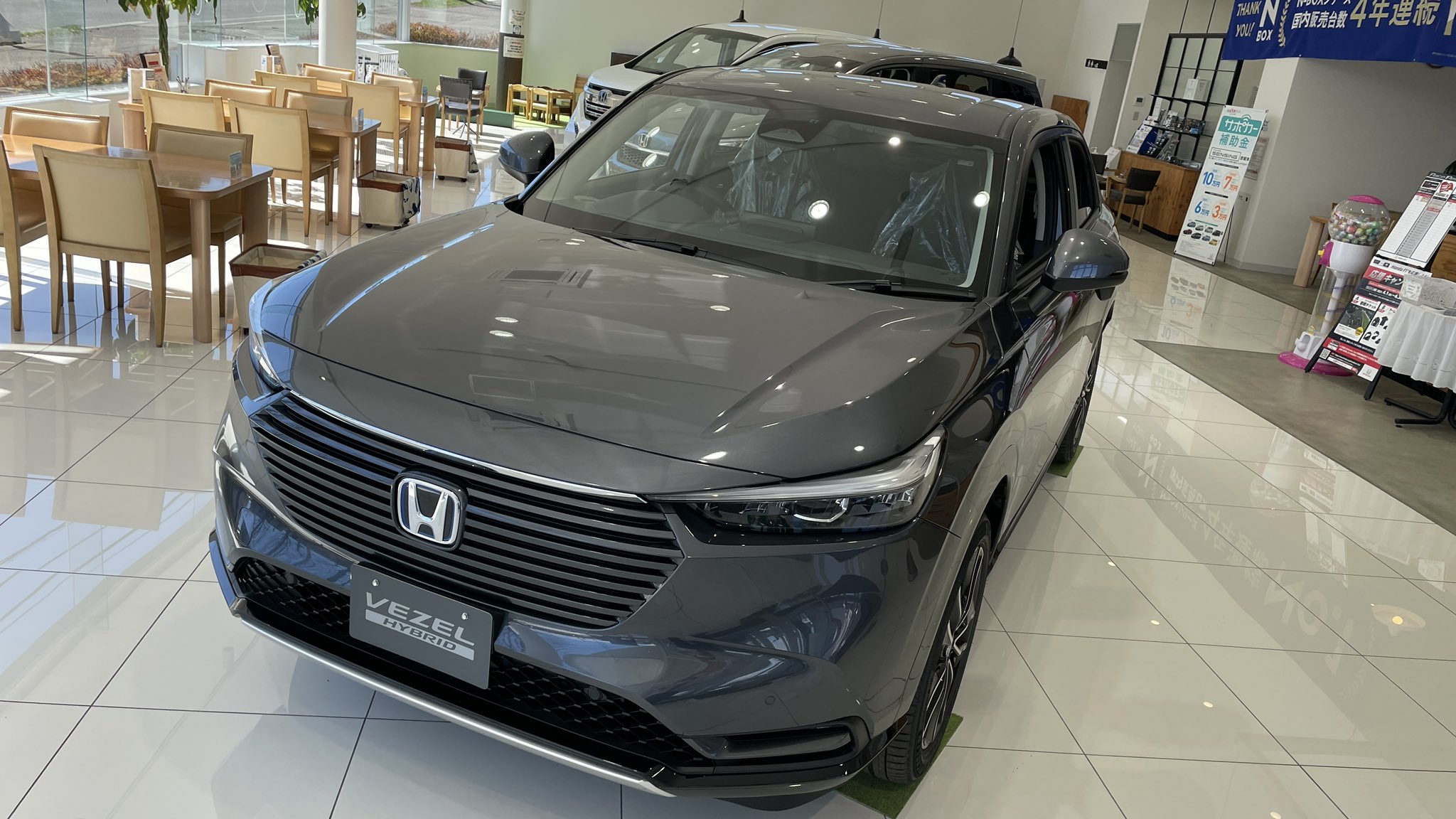 刹那 プラホワ組rv6 メテオロイドグレーの新型ヴェゼル超カッコ良かった どの色も良いから 週替わりで違う色に乗り換えたい ｗ 新型ヴェゼルオーナー T Co 0n9jbujkto Twitter