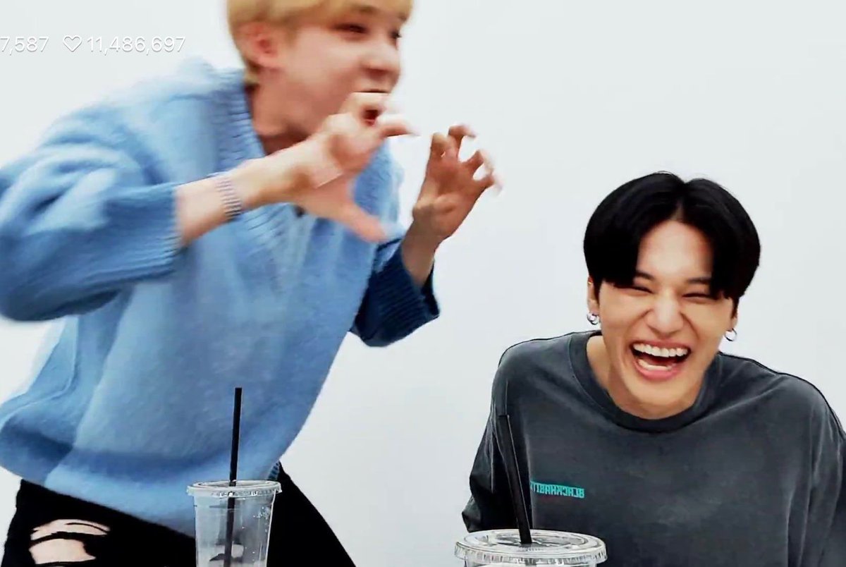 this vlive was golden their smiles plss