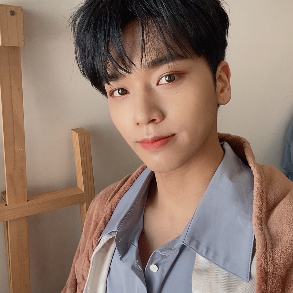 OmegaX_members's tweet photo. [#OX]

��염즈>_<
(죄송합니다.)

#OMEGA_X #오메가엑스 
#혁 #KEVIN #예찬 https://t.co/0rpaRJCV3V