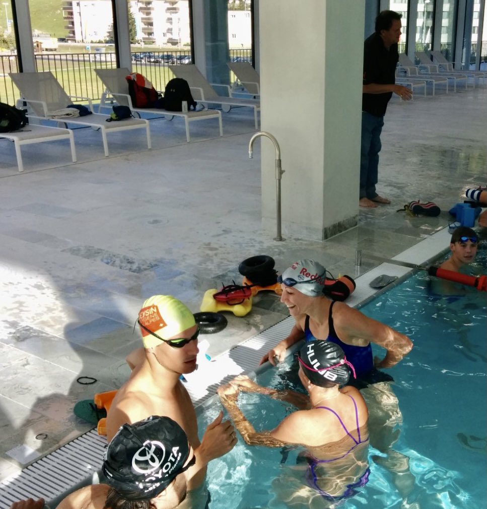 It's important to understand that an athlete who loses their stroke after 5 minutes during a 1500m non stop swim will get an inferior workout than a person doing 60 x 25m with 10 sec rest while keeping tempo and stroke for more of the workout. 

New blog:
trisutto.com/en/teams/home-…