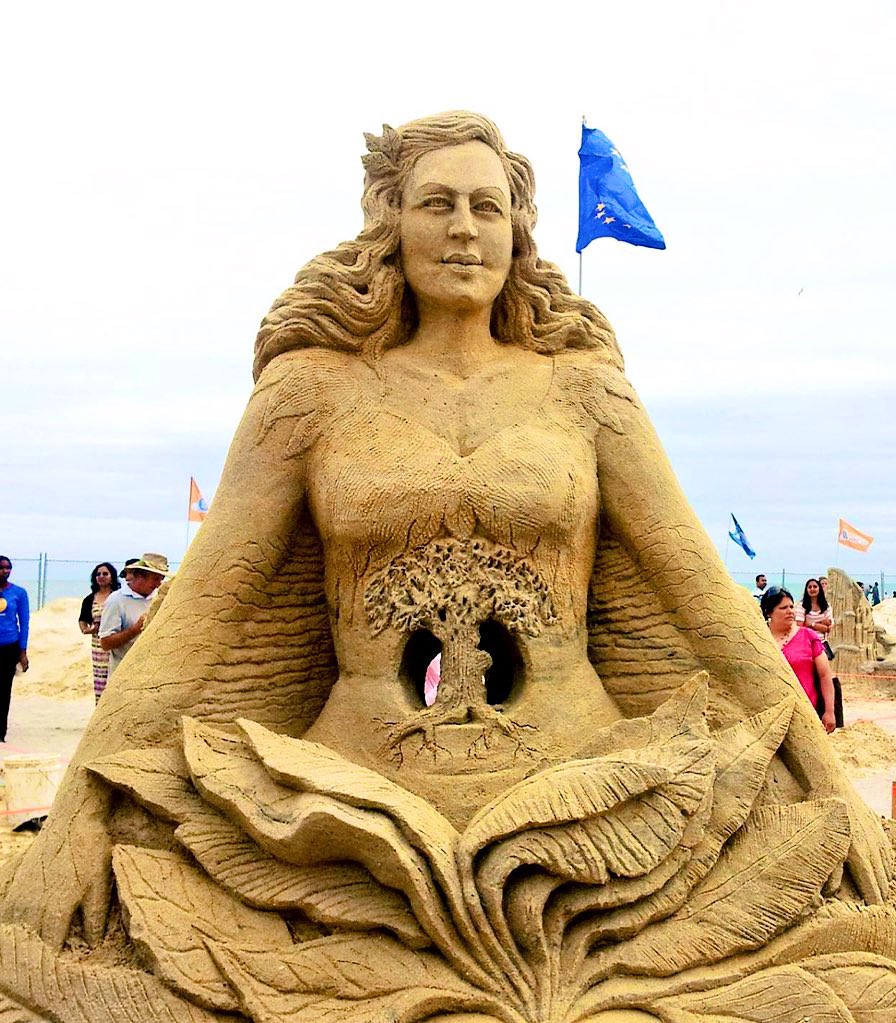 Message on the #EarthDay  : Mother Earth caring trees' to serve all creatures . My SandArt in USA, 2014 which won people choice award. #PlantTreesSaveEarth