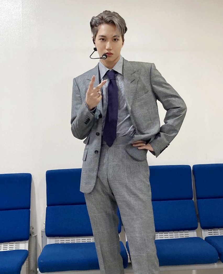 xunonme's tweet photo. kim jongin look so good in grey suit ~~ https://t.co/niC6j047uz
