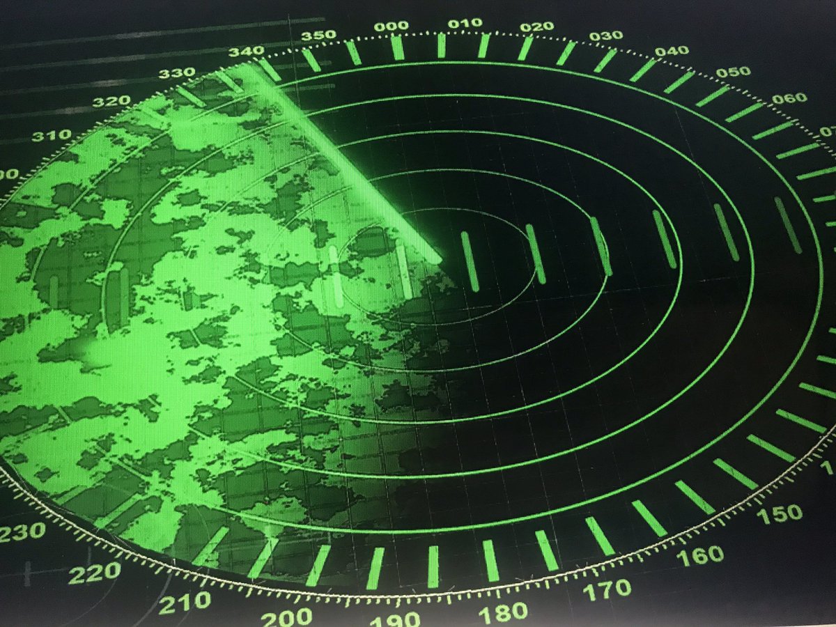 Esa corbeta o fragata ligera tiene un sonar de casco Thales UMS 4132 kingklip Sonda activa pasiva ASW para detección de submarinos y alteraciones acústicas en profundidad.