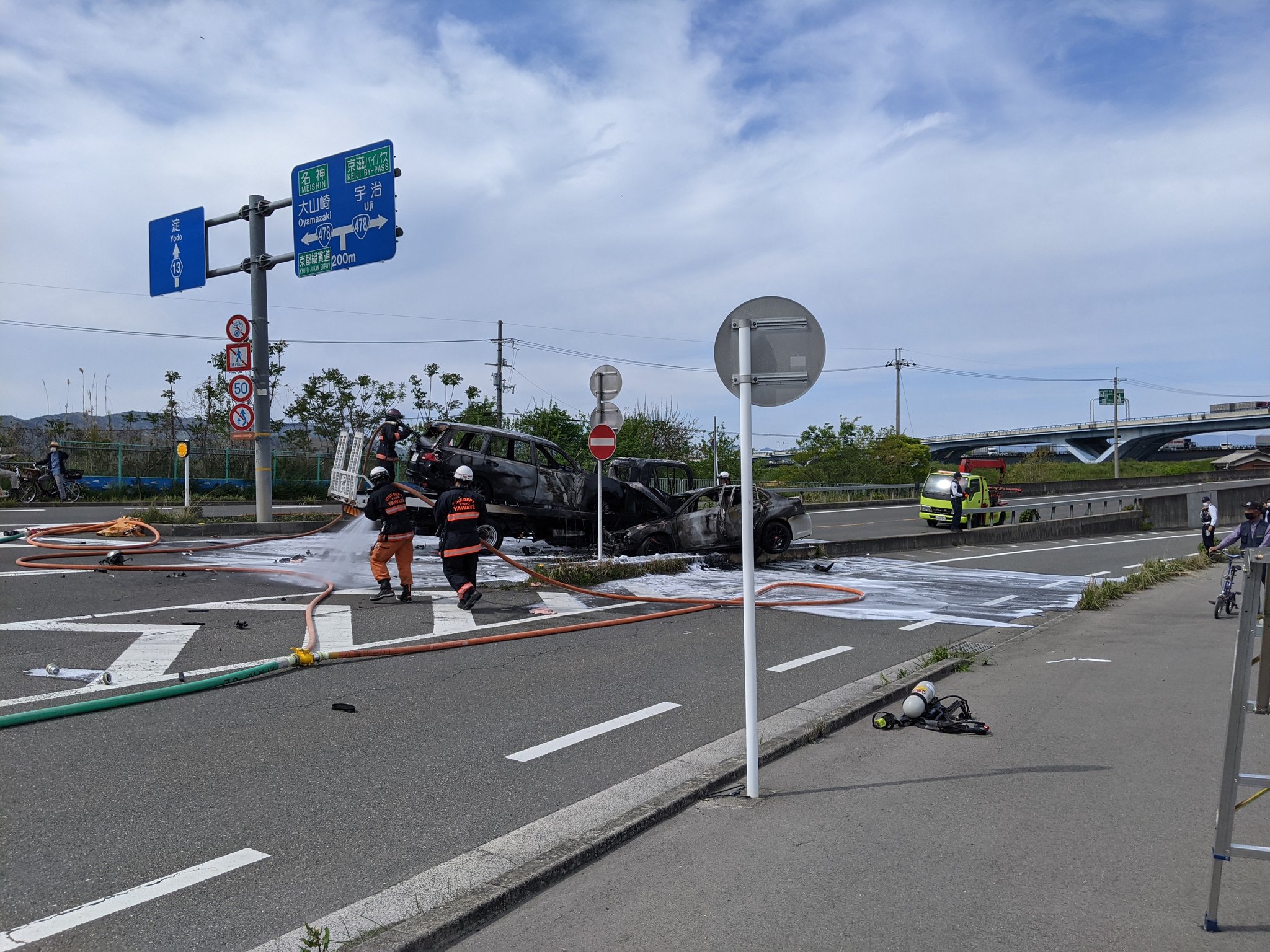 画像 京阪国道府道13号八幡市で爆発炎上により 通行止め 八幡市 事故 T Co 9qwejknc80 まとめダネ