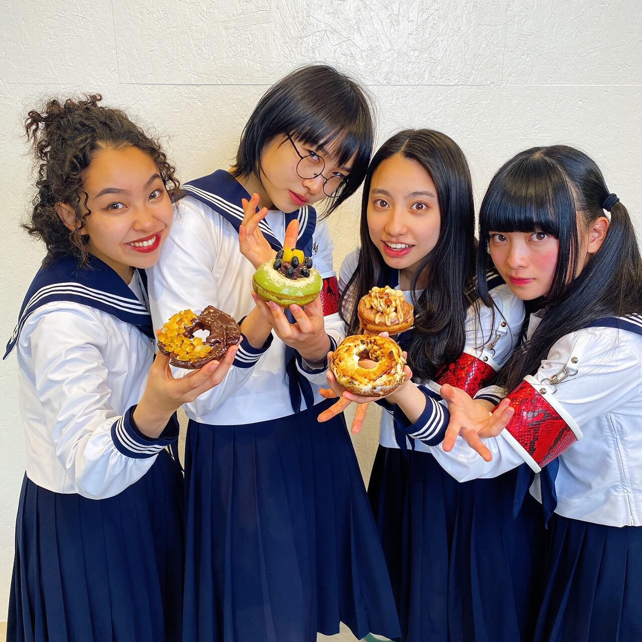 新しい学校のリーダーズ×カゴメナポリタンスタジアム 銀皿セット 新しい学校のリーダーズ×カゴメ ナポリタンスタジアムⓇ2025
