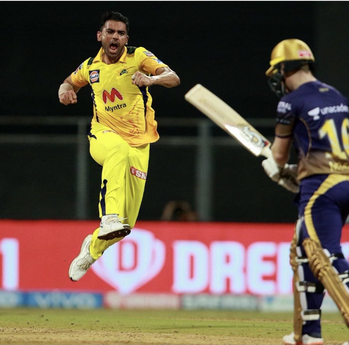 deepak_chahar9's tweet image. That feeling when you contribute to the team’s winning cause 💪🏼 @ChennaiIPL #WhistlePodu 
#KKRvCSK