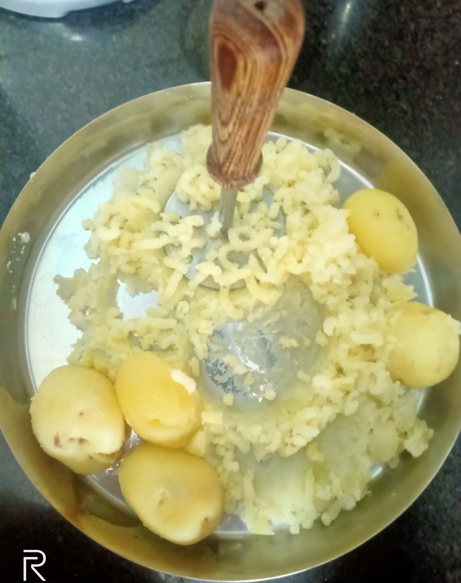 Savalgishweta's tweet photo. Brunch today ๐๐ and trick for those who complain k unka Aloo ka paratha foolta nahi...๐โ
๐ฏ
Direct from #Shwets_Kitchen ๐๐ https://t.co/xXowwo6q21