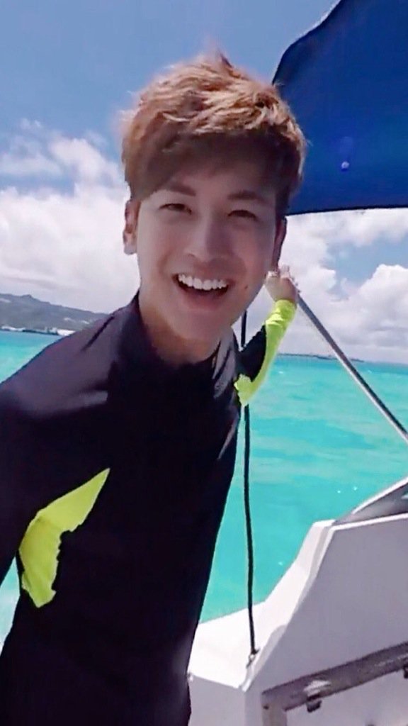 he& #39;s sOO HANDSOME