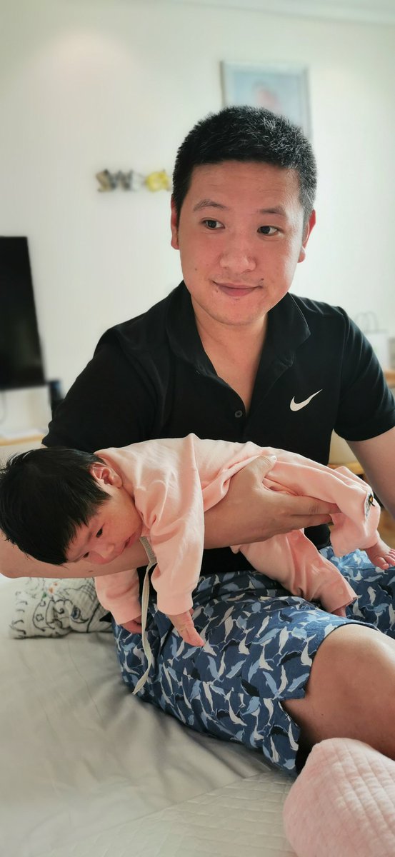 sampson_HPet's tweet image. 黄疸降下来了，体重持续增长中，爸比get了新技能飞机抱，哈哈，将来带你去看小腾腾哦