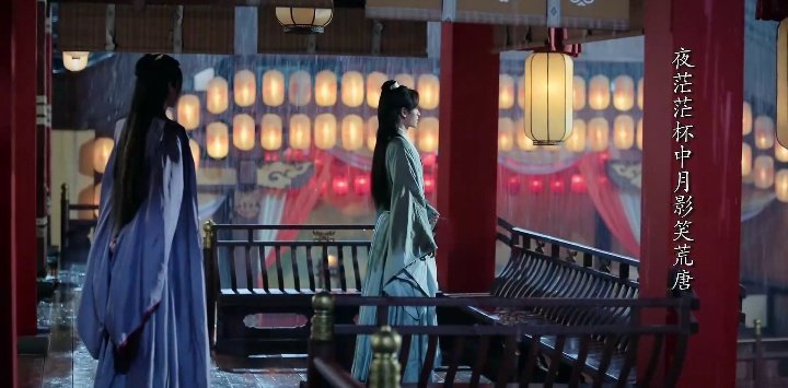 Even scenes where it is rigid is actually filled with round objects and curves. Look at the damn lanterns and curtains in the background. Or using the cloth to create a sense of roundness/curve to the framing. (4/)