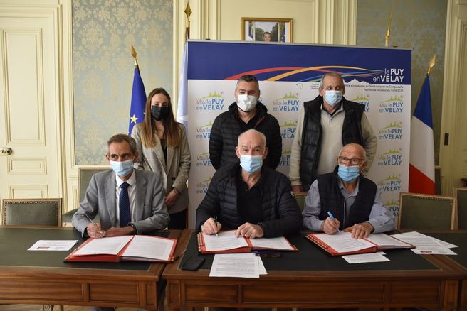 🥳 Nouvel événement ! Nous sommes heureux de prendre en charge la Foire Expo du Puy-en-Velay ! Rendez-vous du 25 au 30 mai 2022 dans la belle <a href="/villedupuy/">Ville du PuyenVelay</a> pour une nouvelle édition placée sous le signe de la nouveauté 😃

📰 Pour en savoir plus : bit.ly/3dHIZYJ