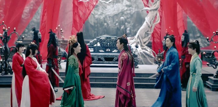 Honestly, I just have mad respect for the crew for committing to the circular/round/curvier aesthetics as opposed to the rigidity and angular lines of traditional wuxia. It is pleasing to the eye & somehow conveys a softer, more feminine aesthetics. LOVE. (6/6)