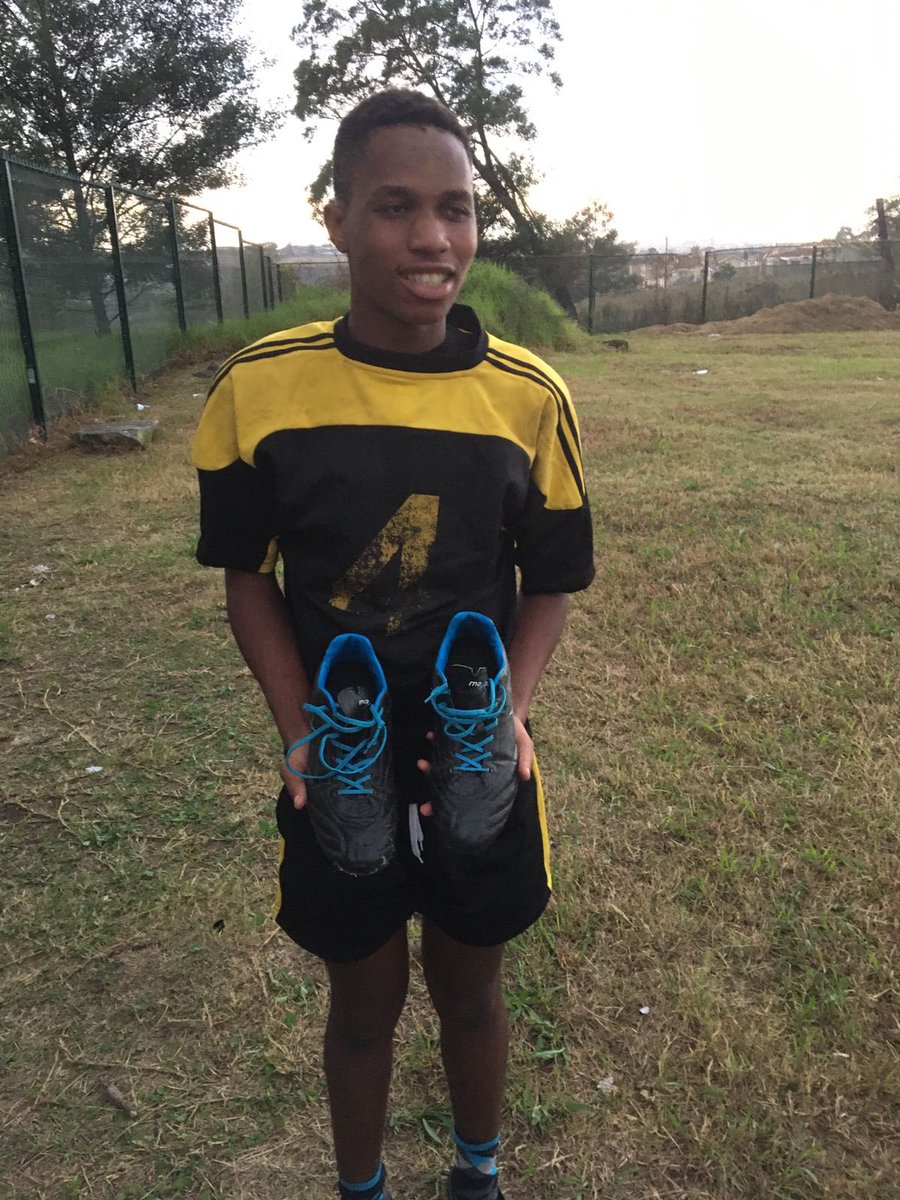 WimVis1970's tweet photo. @AfricanPot2020 #transkei #fishing #surfing #wildcoast #sardinerun well done Musa for your 25-7 win yesterday &amp; scoring a try. Pic with his new boots sponsored by #africanpot https://t.co/Kn56jTBlU2