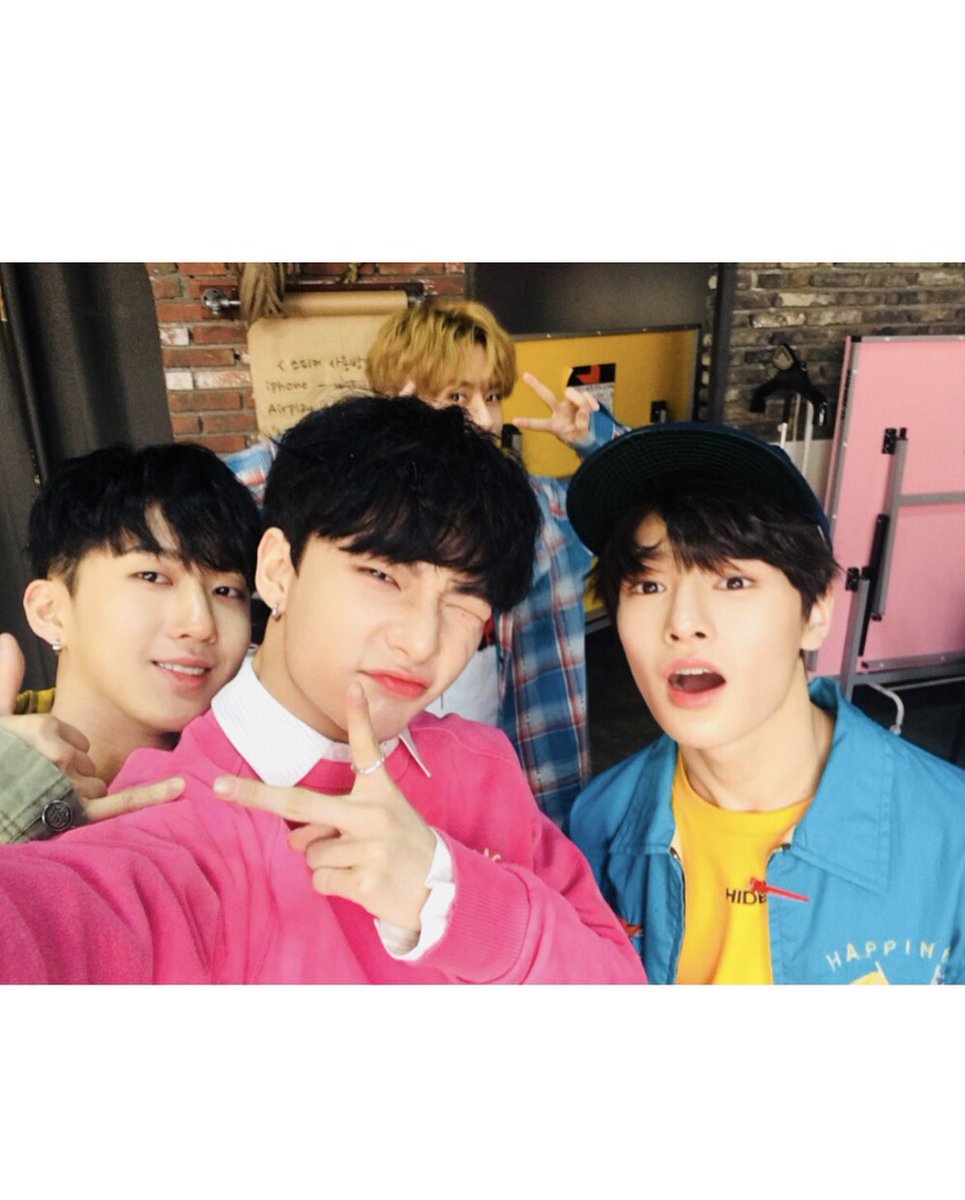 hyunjin’s selcas and photos throughout the years on IG. a veryyyyy long thread: