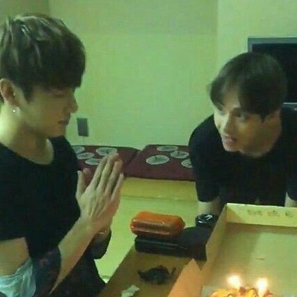 if only jungkook knew how taehyung looks at him - a your eyes tell thread