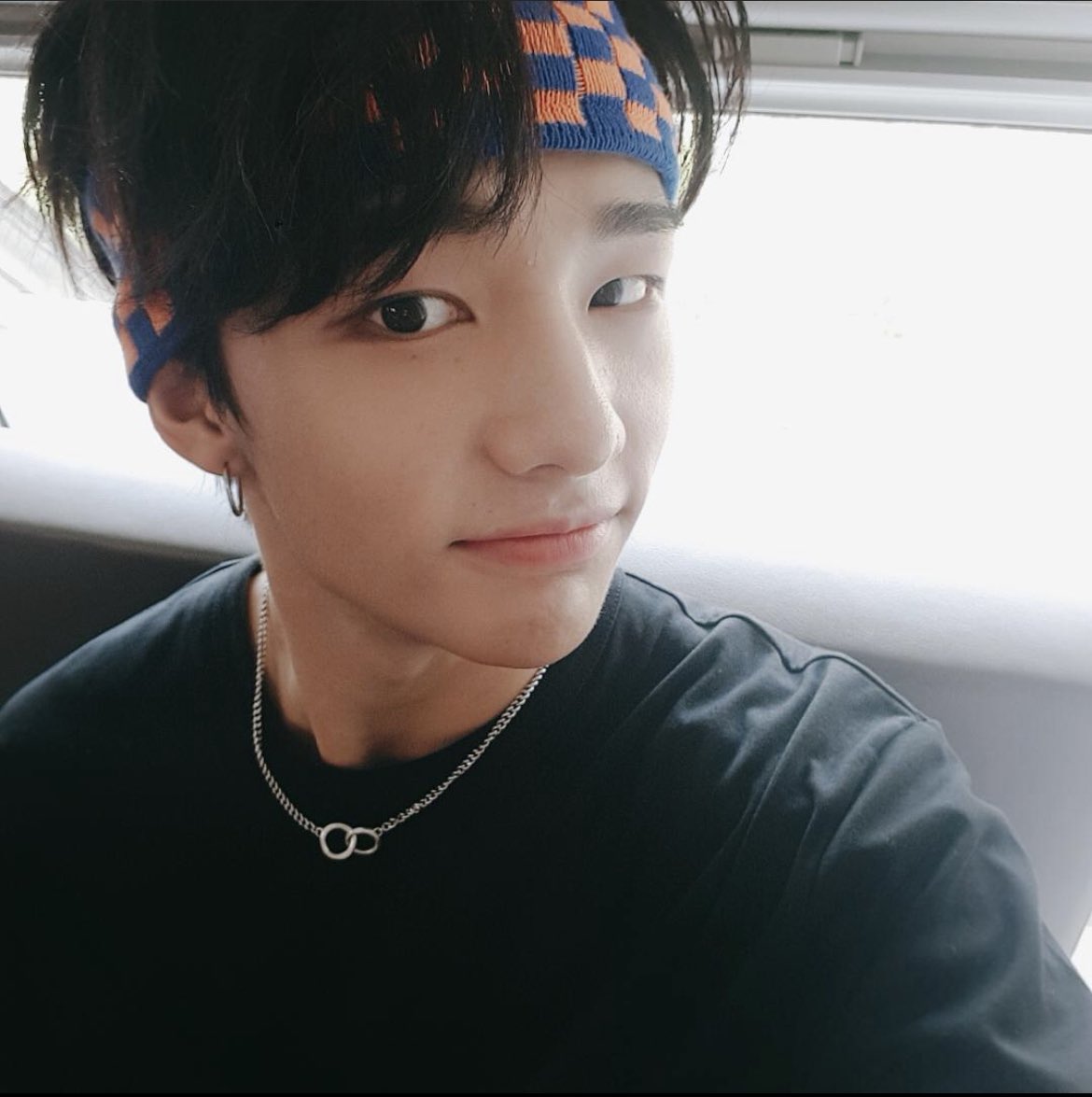 hyunjin’s selcas and photos throughout the years on IG. a veryyyyy long thread: