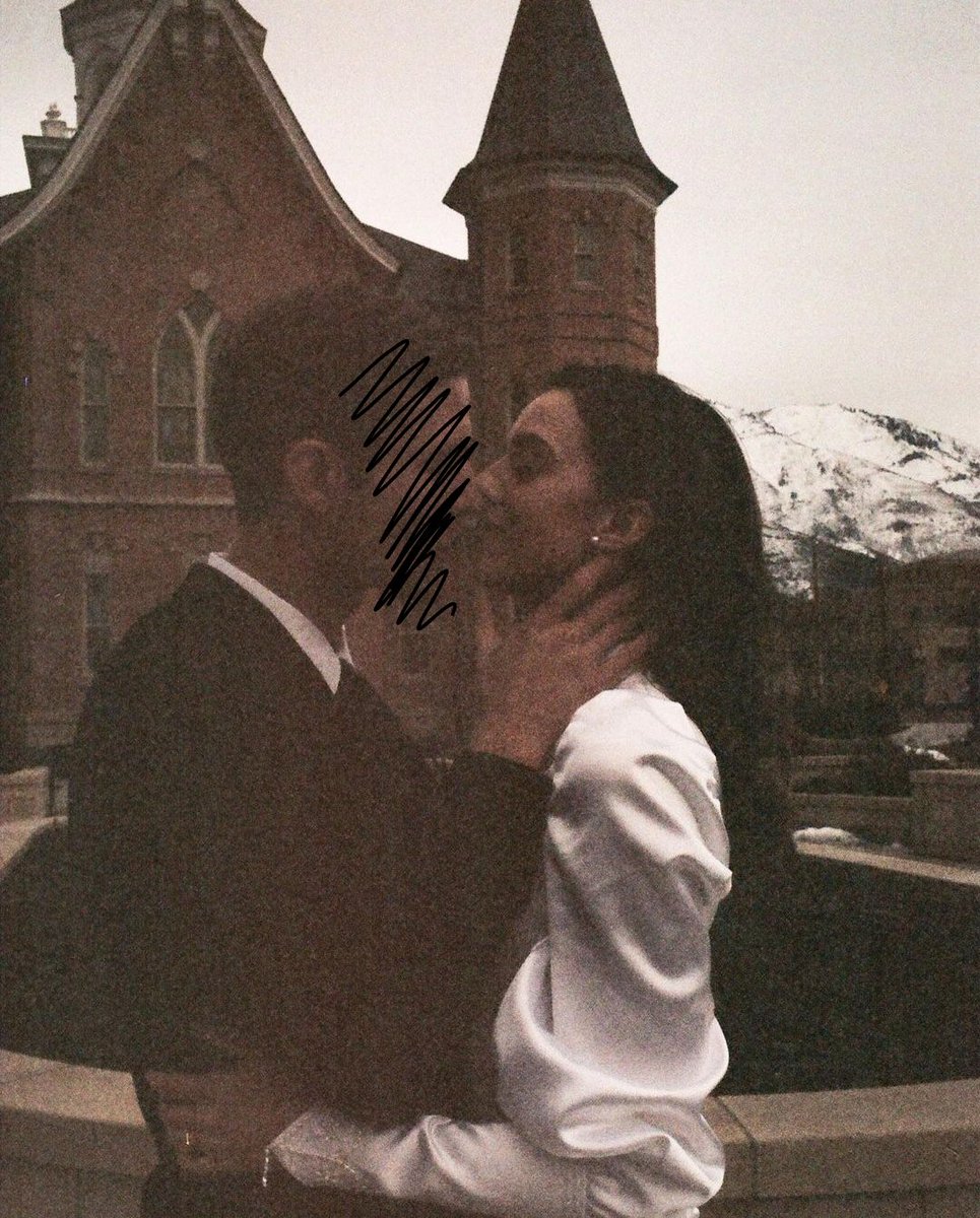 21/04/21

꧁ Gracejin Wedding ꧂

—Vía IG:—
                       Hoy se suma otra fecha especial y otro momento inolvidable en la historia de nuestro amor. Finalmente puedo decir que eres mi esposa <a href="/GraceMxlik/">Grαce</a> y yo tu esposo... Te amo sin medida, sin caducidad.