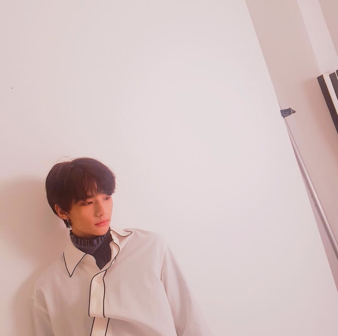 hyunjin’s selcas and photos throughout the years on IG. a veryyyyy long thread: