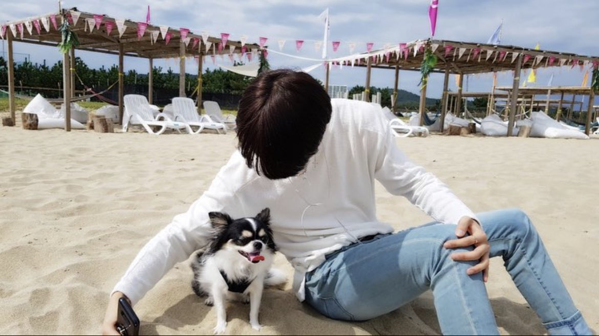hyunjin’s selcas and photos throughout the years on IG. a veryyyyy long thread: