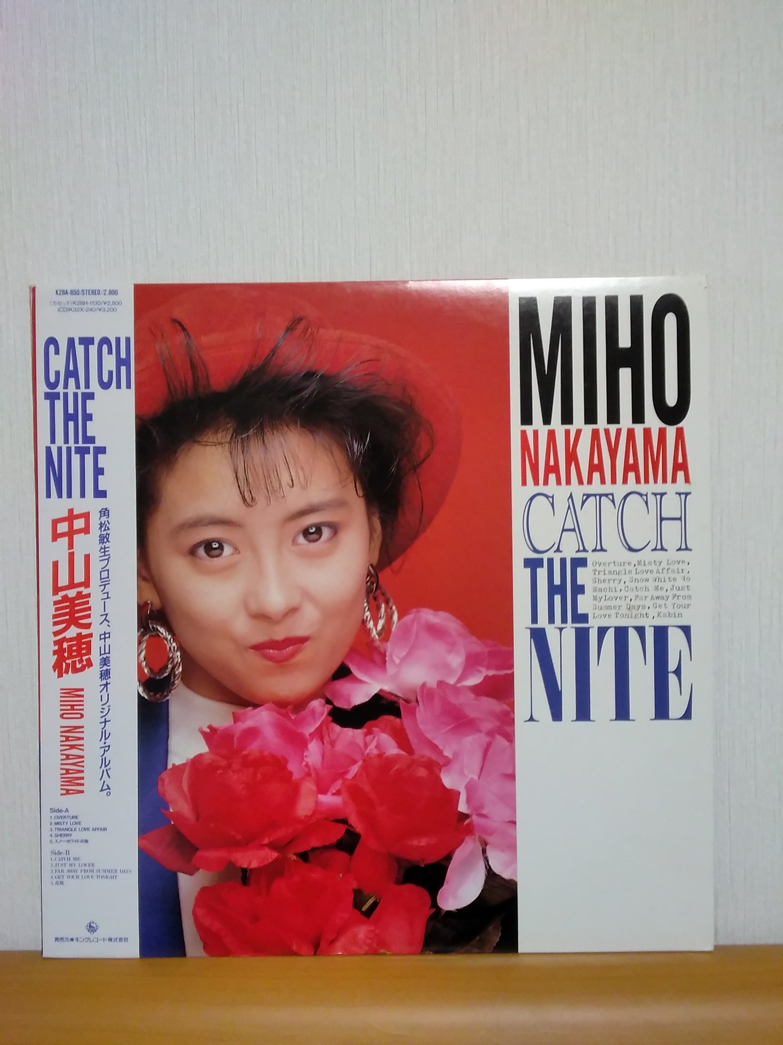 Mat Mat Mat 中山美穂 Catch The Nite このレコードが出た頃 中山美穂は最高にクールなアイドルでした そんな彼女が角松敏生と組んだのがこれです 悪い訳がない プロローグ的なa面1曲目から引き込まれる 全体的にゴージャスなサウンドですが A面最後