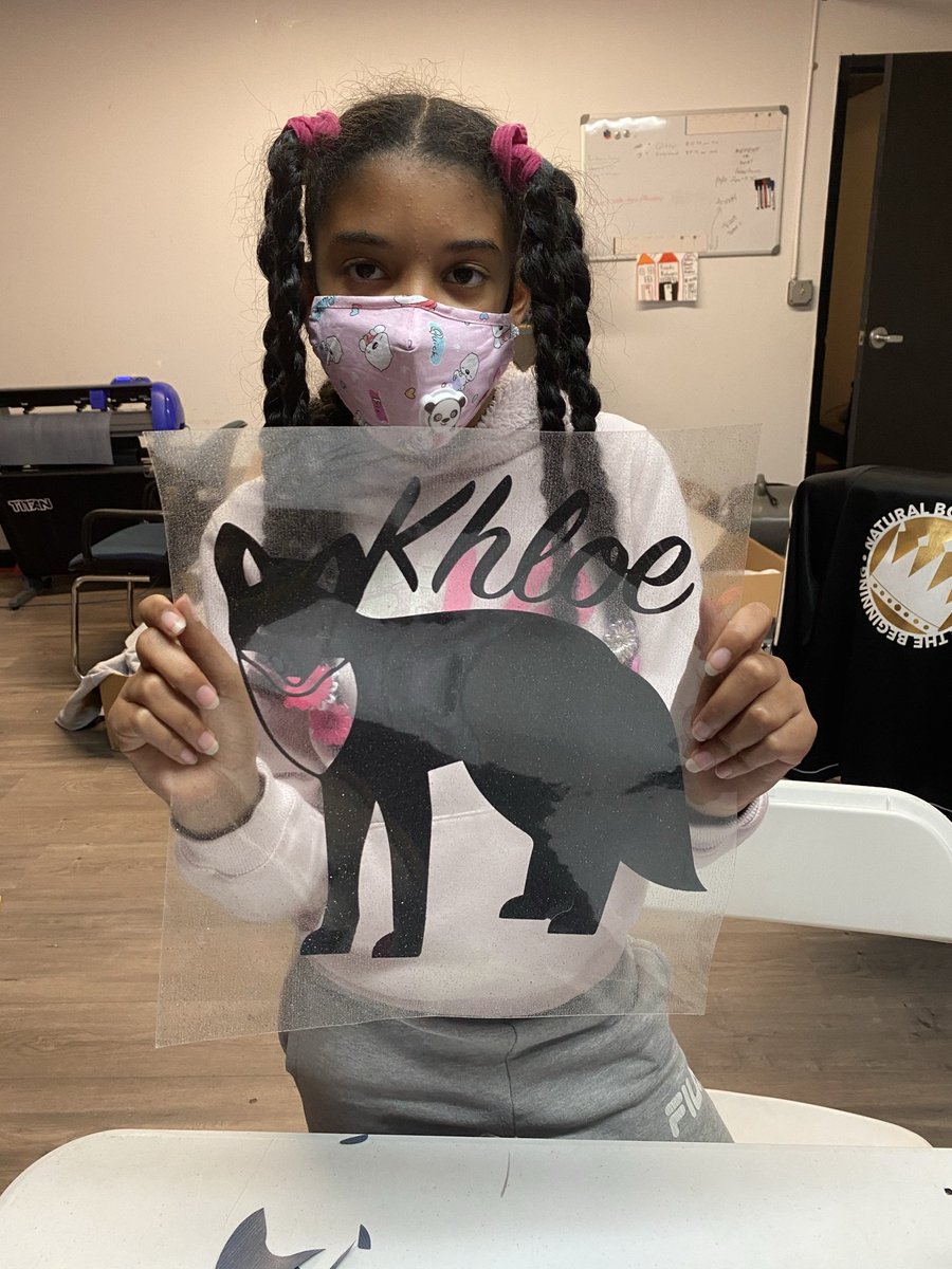 Reedsrefuge's tweet photo. The students in our Graphic Design class are really showing off their talent! Here we have a future Clothing Designer for sure! #reedsrefugecenter #aplacetobesomebody #believe #graphicdesignclass https://t.co/PXBwiSLXBT