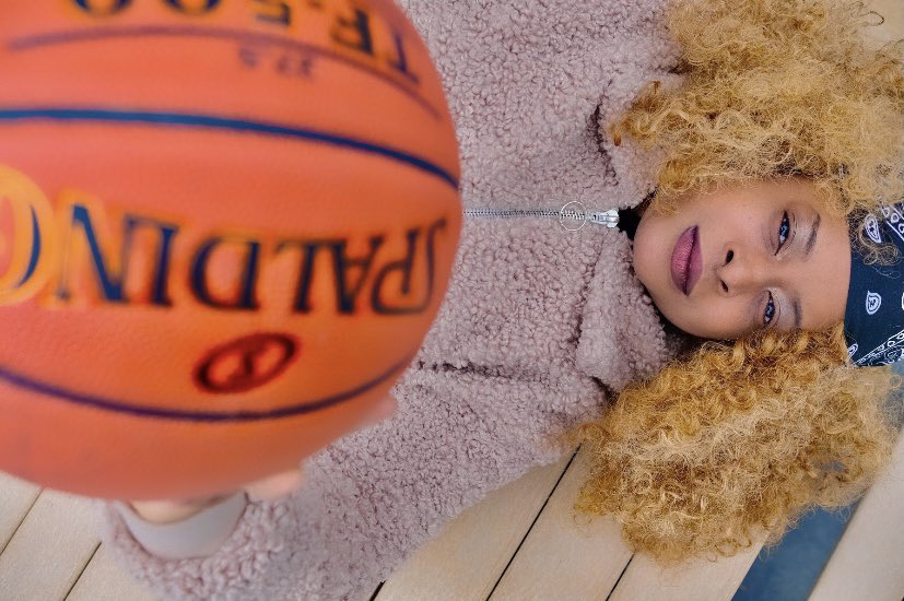 MitchellNaomi79's tweet photo. We playing basketball🏀🏀🏀🏀📸📸📸📸#model #torontomodel #guyanesemodel #nigerianmodel #photoshoots #EarthDay #EarthDay2021 #QuarantineLife #quarantineshoots #quarantinemodelling #basketball #the6ix #commercialmodel https://t.co/8qgH3Cgrox