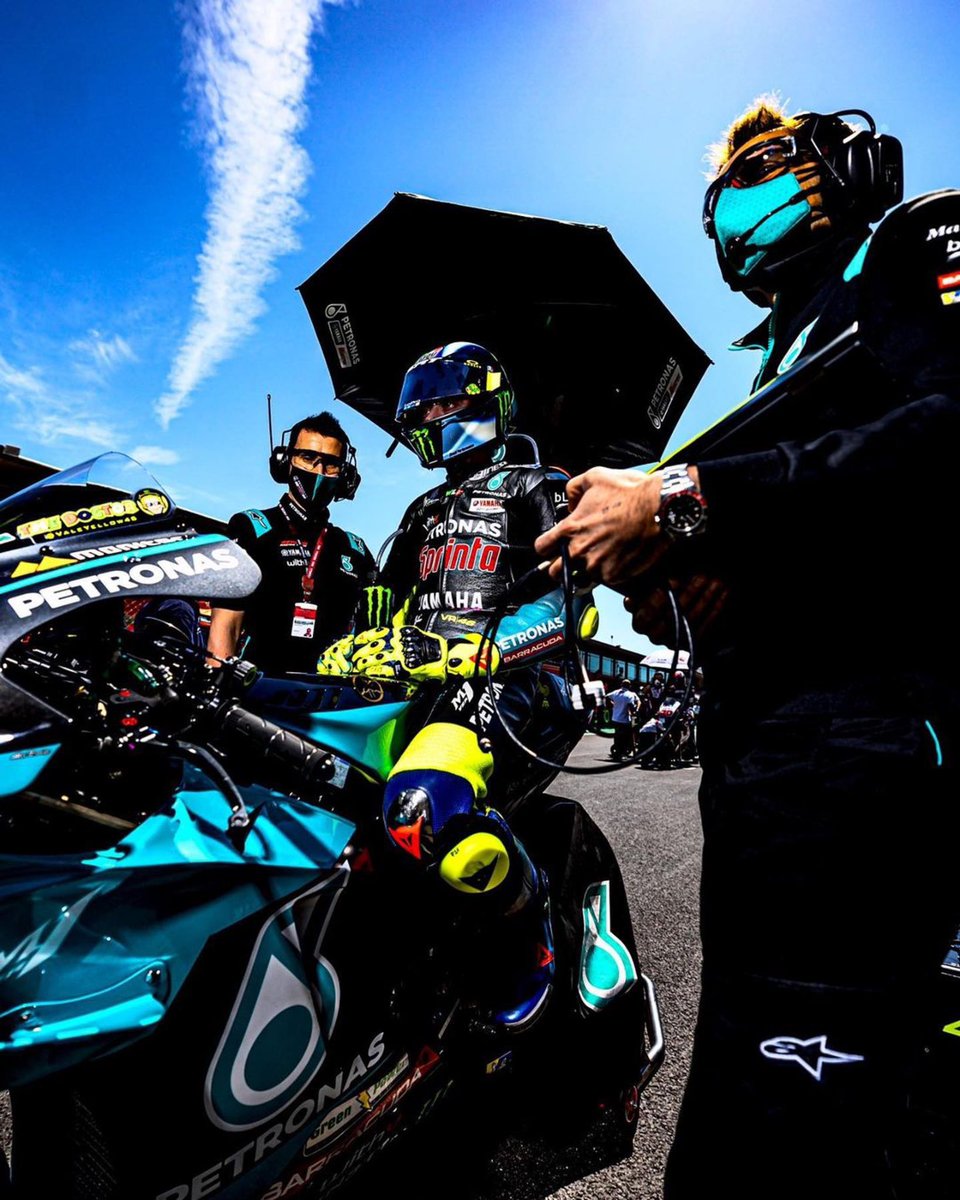 ValeYellow46's tweet photo. Portimao circuit,Portugal 
Sunday,MotoGp Race
📸 @FAlex79 @GigiSoldano https://t.co/f6d8qqAyAg
