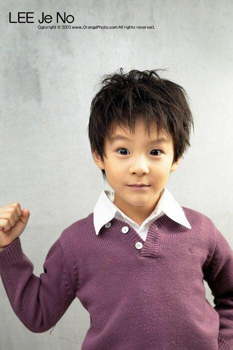 Lee Jeno but as you scroll down he gets older...- a thread