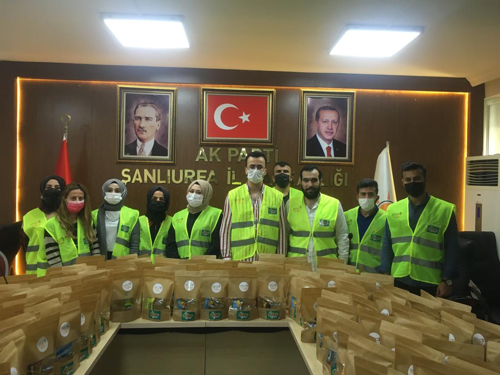uniaksurfa's tweet photo. " Her vesile bir hayr demektr. " 

Genel Merkez Gençlik Kollarımızn 81 ilde düzenlemş olduğu #iftara5kala programımzı İl Gençlik Kollarımz ile birlkte gerçekleştirdk. 
Bu hayra vesile olan , başta başkanlarımız olmak üzere bütün dava arkadaşlarmıza teşekkür ederz. 
@Zeynel_hundur https://t.co/5y0FdhEuYi