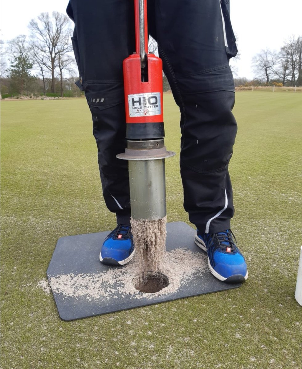 ProfileGavin's tweet image. The thriving roots of a Profile Porous Ceramic rootzone @BernardusGolf, 2021 host of @KLMOpen @EuropeanTour. 100% Fescue @BarenbrugGroup sown in spring 2017. Fantastic management by Niall Richardson and his maintenance crew @ProfileGolf @Profilejohn1