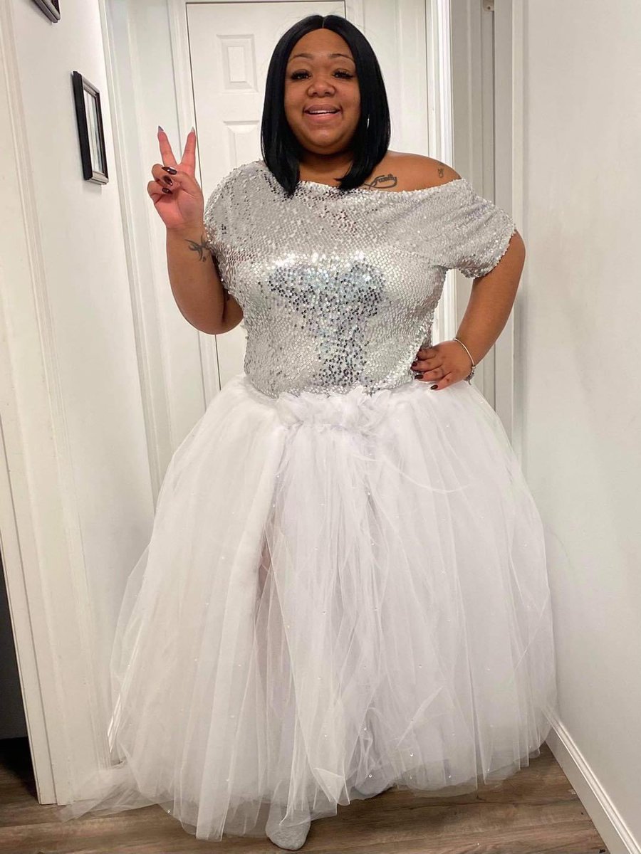 Aprons4u_TMCD's tweet photo. We love it when you reach out to us for your special occasion wear!! 

Custom tutu with rhinestones for sparkle, a train and split perfect for her wedding reception!! 

Congratulations Bride!
Thanks for choosing us!! 💞💞

#Handmade
#Tutu
#Seamstress https://t.co/Crr9LhWMSl