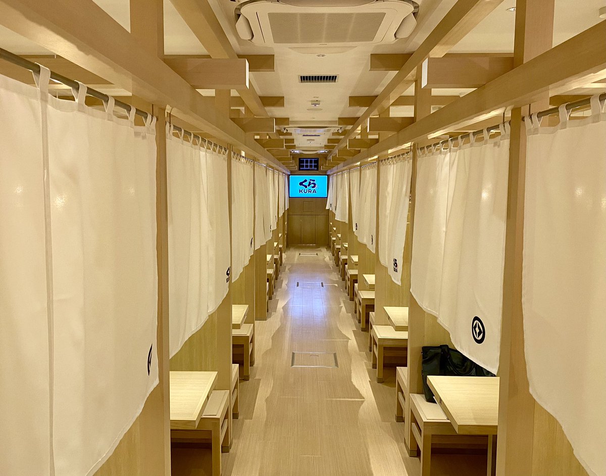 hisamune0215's tweet photo. 本日道頓堀にくら寿司グローバル旗艦店がオープン致しました😁
ダウンタウンさんからもお祝いのお花を頂きました💐ありがたいです！
厳しい時期ですが、このお店が日本中はもちろん海外からのお客様で溢れる日を思いベストを尽くしたいと思います👍
#くら寿司
#道頓堀
#ダウンタウンさん
#非接触型店舗 https://t.co/Ibz5VmALPr
