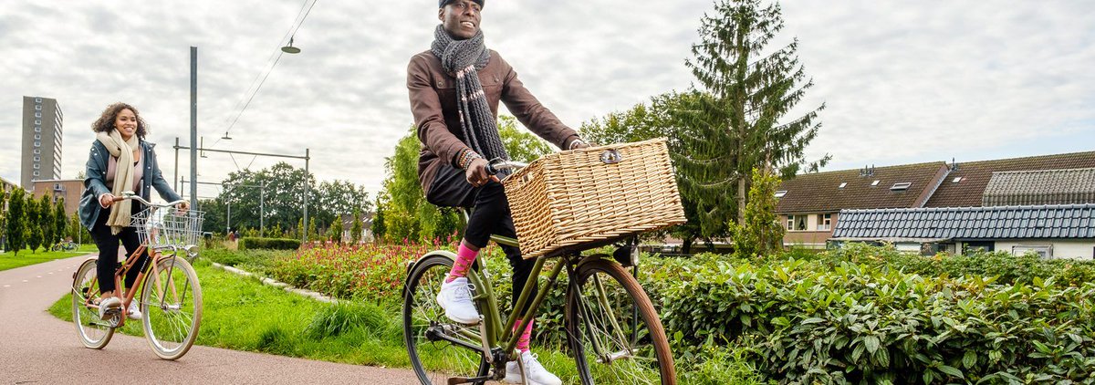 In deze rare tijd van social distancing en 1,5e meter afstand, zijn er gelukkig ook 'n hoop fijne en hartverwarmende initiatieven in #Utrecht ontstaan. #OntdekUtrecht zet ze op een rij: buff.ly/3lt0NIn #UtrechtVerbindt #SteunDeKeukens #SupportYourLocalsNL <a href="/GemeenteUtrecht/">Gemeente Utrecht</a>