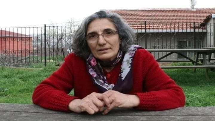 Devrimci değerlerle, Alevilik değerlerini birlikte yoğurarak, kendi yaşamına rehber edinmiş, canımızı, yoldaşımızı, ablamızı da hakka uğurladık. Güle güle canım ablam.. Devrin daim, Hızır yoldaşın olsun. İşıklar içinde uyu ablam..
#BizdeSeniSeviyoruz..
ZEYNEP YILDIRIM ÖLÜMSÜZDÜR