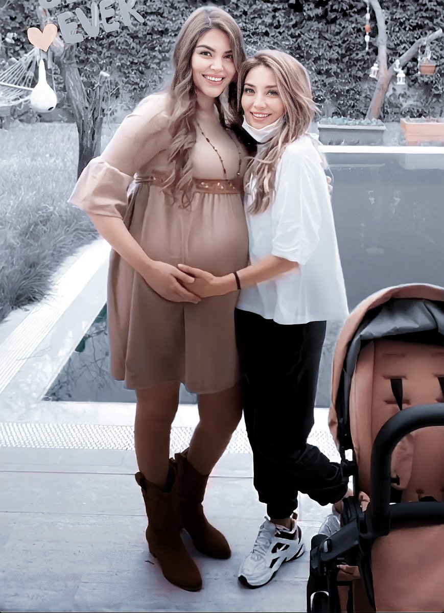 EvinFc's tweet photo. Güzel Anne,Kız Ve Teyze fotoğrafı 

@GayeTurgutt @esmerayyldrm #eftalyaevin🧜‍♀️ 
#gayeturgutevin #esmerayyildirim https://t.co/veH0MxuTjE