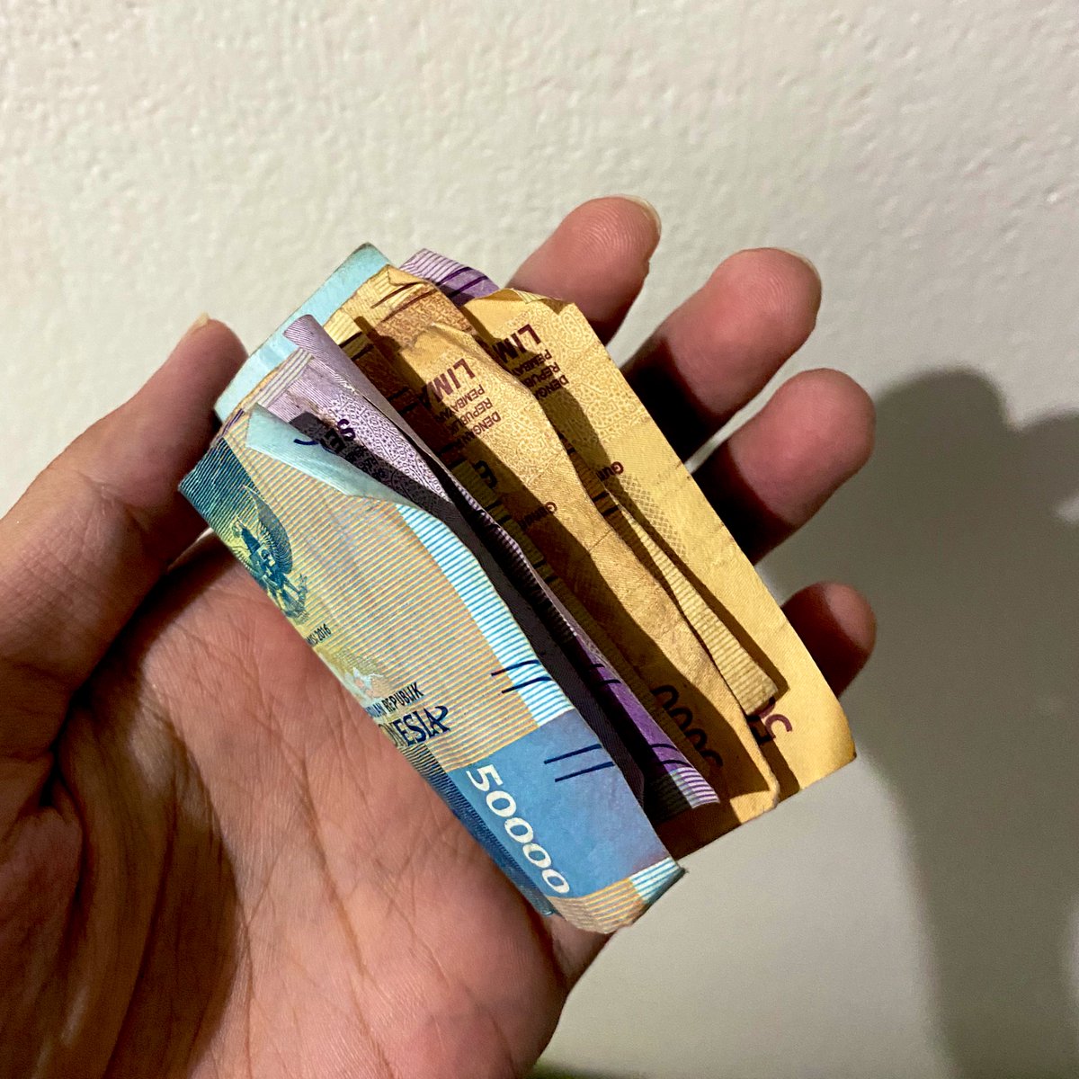 shandya's tweet image. Nemu duit di saku celana pas mau nyuci. Rituit for good luck