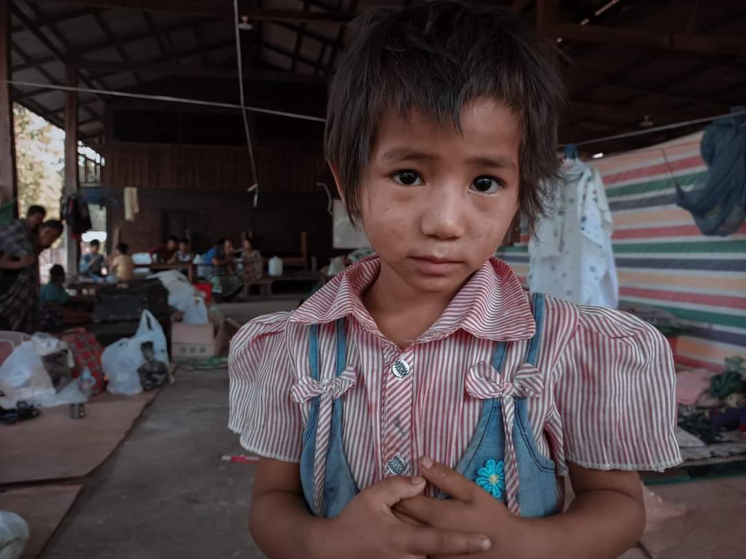 thiri_nw's tweet photo. Many IDPs including infants and kids from Moemauk, Bhamaw are in urgent need of foods, water supplies &amp; medicine because of Junta’s brutal attacks with airstrikes.
STOP ABDUCTIONS
#Apr22Coup
#WhatsHappeningInMyanmar https://t.co/IjbAY3pip9 l
