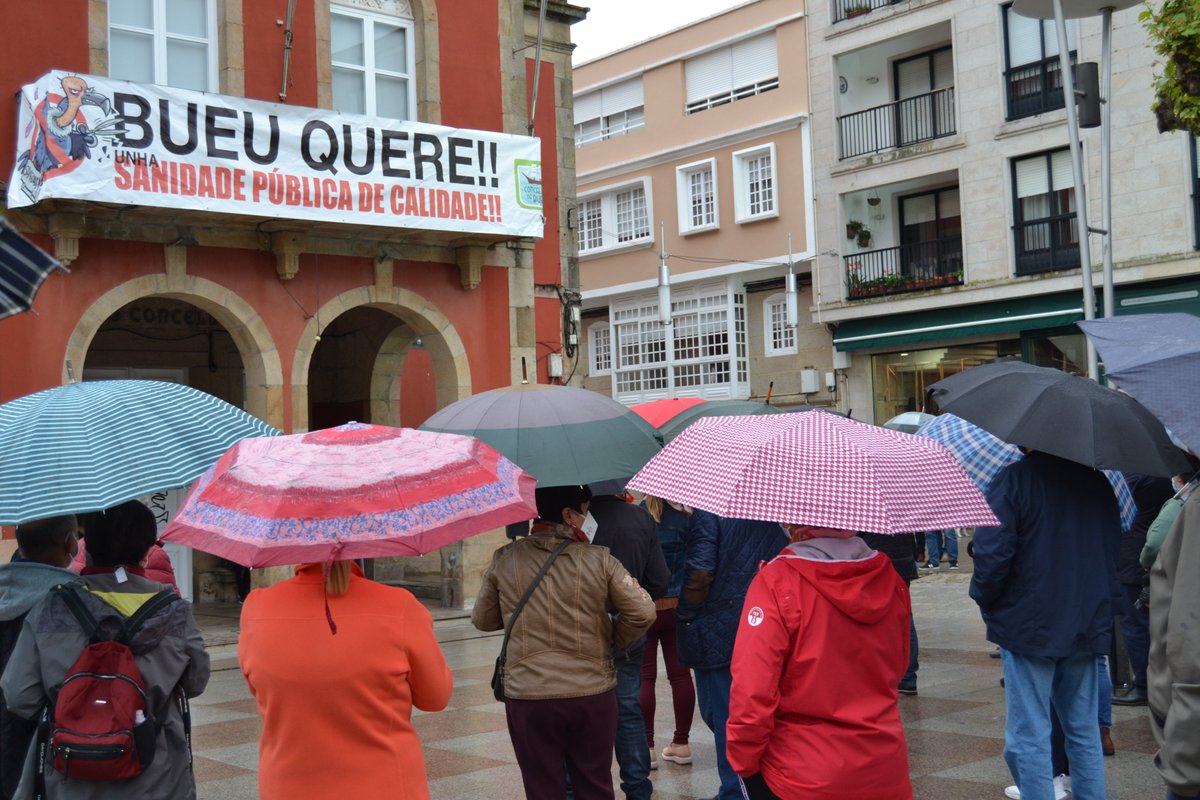 📢💪 A vila de Bueu uniuse este mércores para reivindicar unha sanidade pública e de calidade. Porque xa basta de desmantelamento dos servizos públicos! Grazas Bueu!