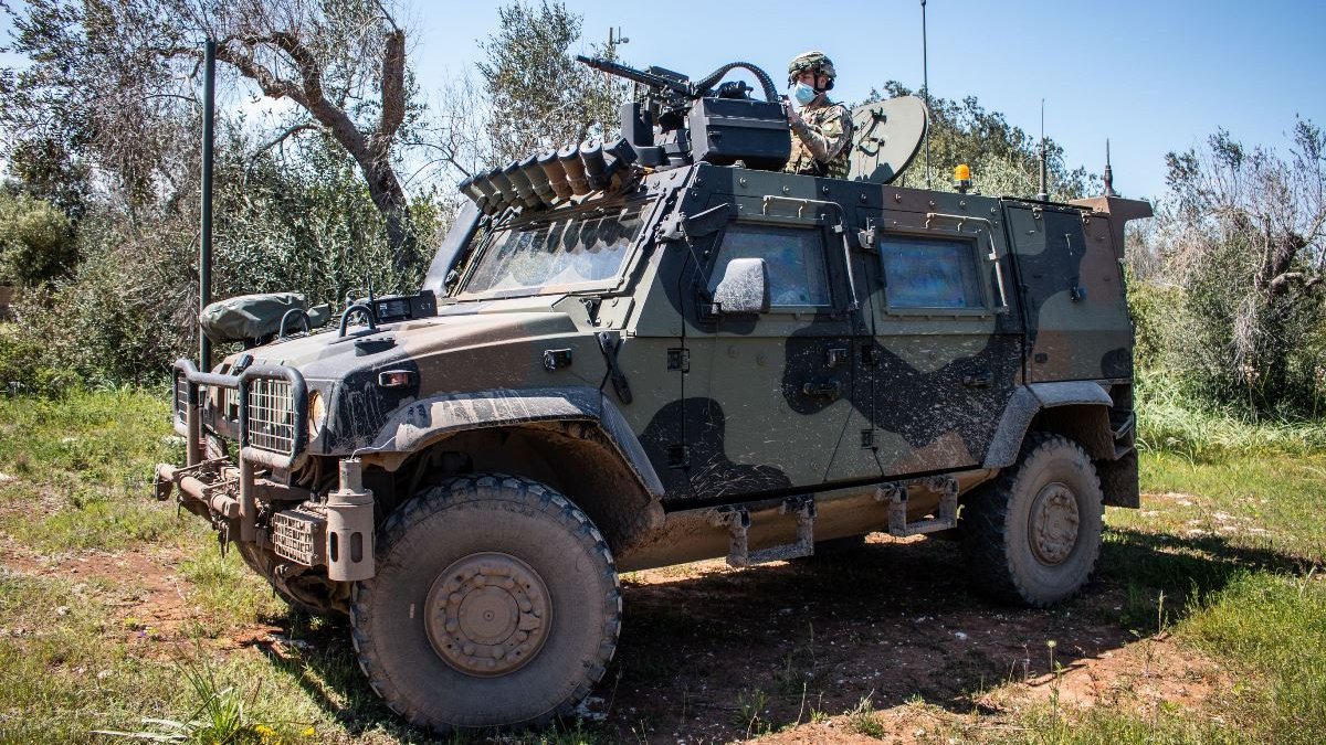 CiroNappi6's tweet image. The the brand new ones 🇮🇹 IVECO DV #VTLM2&apos;s &quot;Lince&quot; NEC Force (Network Enabled Capabilities), of the 82° Regiment &quot;Torino&quot; of the 🪖 🇮🇹 Italian Army during &quot;Centauro 1/2021&quot; training exercise in Torre Veneri (#Lecce) military training ground.
